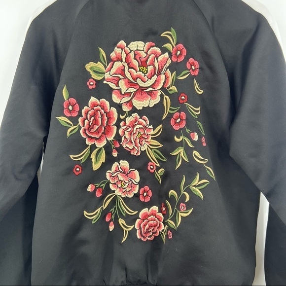 Forever 21 Contemporary embroidered floral jacket black white trim M - Picture 5 of 9